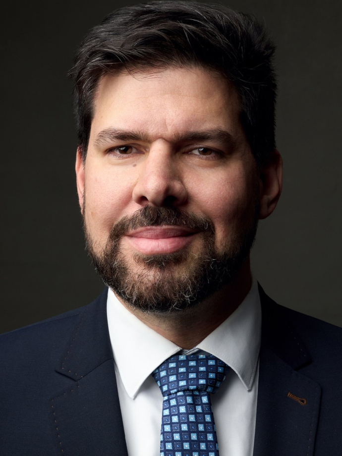 Üzletember, közbeszerzési tanácsadó Dr. Kovács Balázs közbeszerzési szakértő
